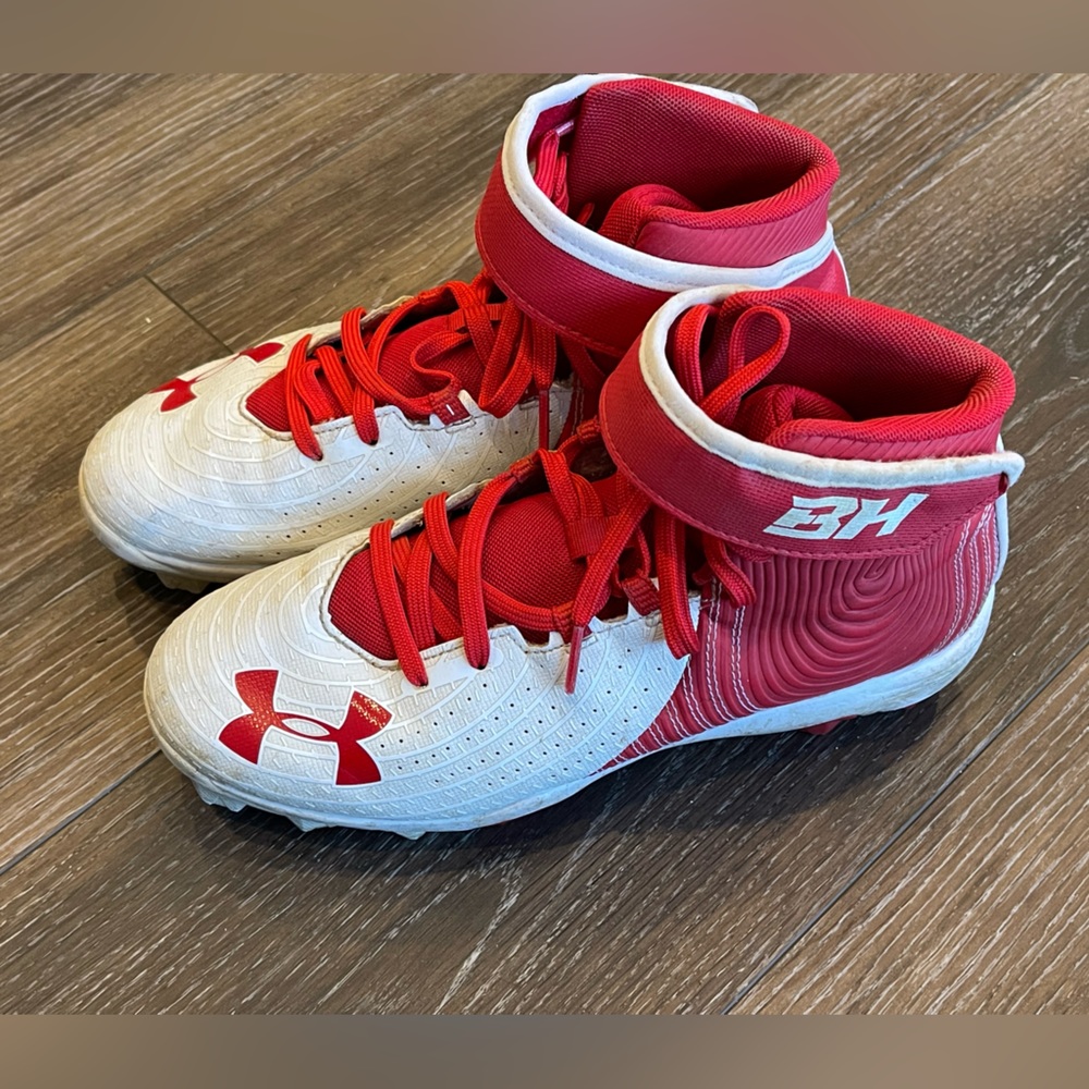 Under Armour Brice Harper molded cleats youth size 6. Red & white
